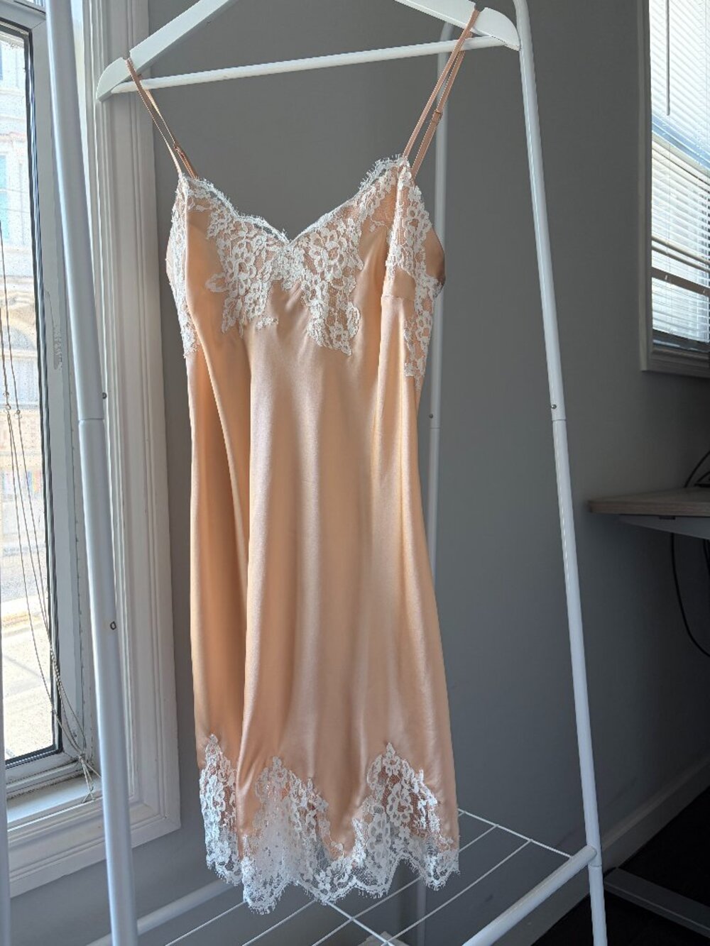Lise Charmel Splendeur Soie Lace-Trim Silk Nighty